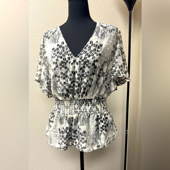 Express abstract Patterned Blouse - flowing Dolman sleeves Size Large - Picture 1 of 10